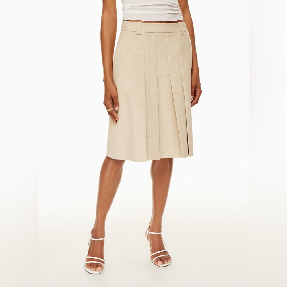 NWT Never worn **MUST BE HEMMED** Aritzia Wilfred Lullaby Pleated skirt see pics
